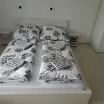 Ruhe Apartment *